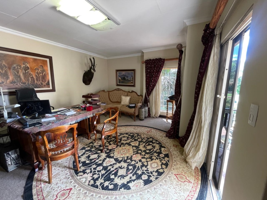 5 Bedroom Property for Sale in Christiana North West